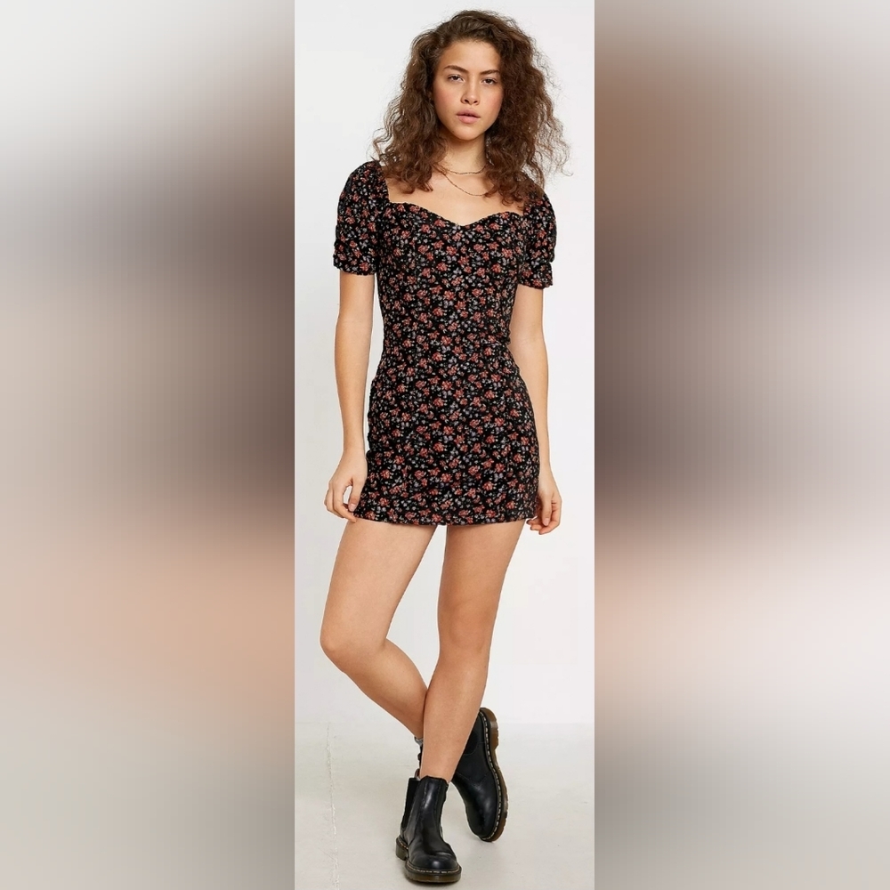 🌞NWT Urban Outfitters Chelsea Jacquard Floral mini dress